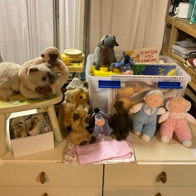 Z993 Large Children Toys/Books Lot