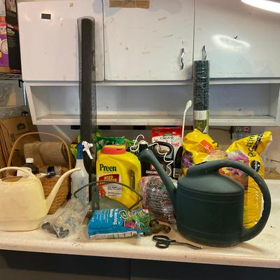 G997 Huge Lot Of Garden & Gardening Accessories