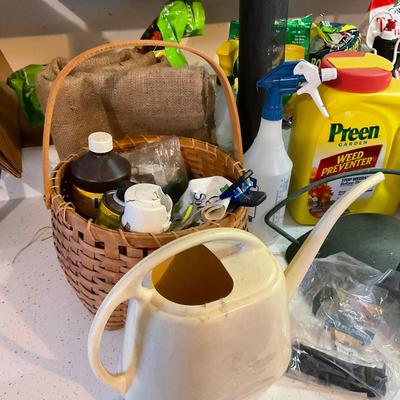 G997 Huge Lot Of Garden & Gardening Accessories