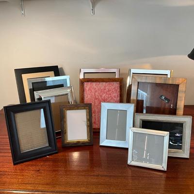 G1045 Lot of Various Size Picture Frames