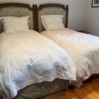 B1049 UPDATE Pair of White Sferra Bros Duvet Covers with Standard Sham