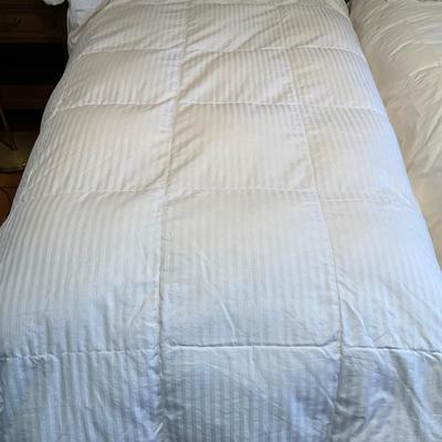 B1050 The Company Store White Goose Down TWIN Comforter