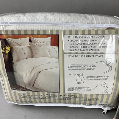 M1053 New Wamsutta King White Sheet Set & Coldwater Creek King Duvet Set