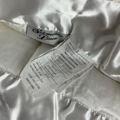 A1055 Schweitzer White Goose Down Twin Comforter