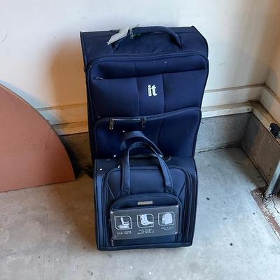 B1075 IT Navy Blue Rolling Luggage With Latitude 40
