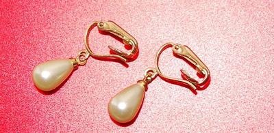 Teardrop Dangle Faux Pearl EARRING Set with Gold Tone Snap-On Clasp