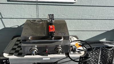 SPORTSMAN SERIES TAILGATE BBQ GRILL WITH NEW UTENSILS