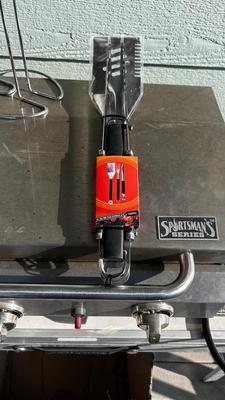 SPORTSMAN SERIES TAILGATE BBQ GRILL WITH NEW UTENSILS