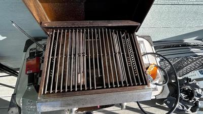 SPORTSMAN SERIES TAILGATE BBQ GRILL WITH NEW UTENSILS