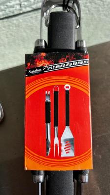 SPORTSMAN SERIES TAILGATE BBQ GRILL WITH NEW UTENSILS