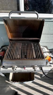 SPORTSMAN SERIES TAILGATE BBQ GRILL WITH NEW UTENSILS