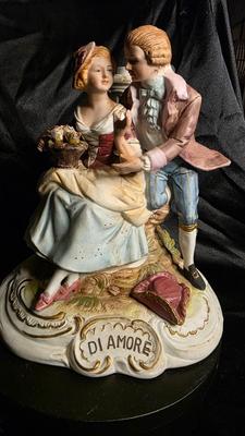 Vintage “Di Amore” Amaretto Porcelain Courting Couple Decanter – Limited Edition Italian Barware Figurine (Serial No. A0202)