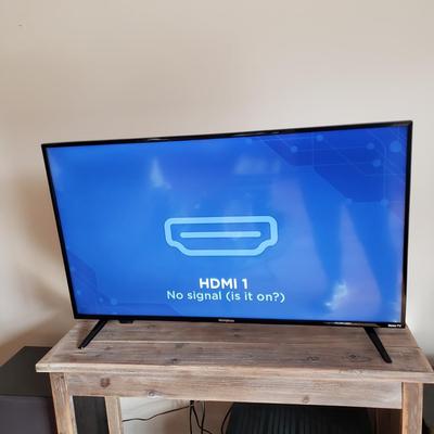 LOT 33: Westinghouse 40" Roku TV