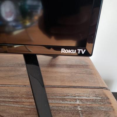 LOT 33: Westinghouse 40" Roku TV
