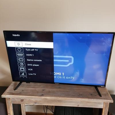 LOT 33: Westinghouse 40" Roku TV