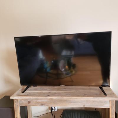 LOT 33: Westinghouse 40" Roku TV