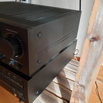 LOT 34: Kenwood 5 Disk CD Player with Audio-Video Stereo Receiver