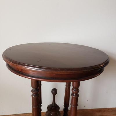LOT 38: Victorian Style Oval Top Table with Decorative Table Lamp