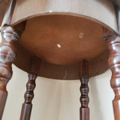 LOT 40: Wooden Hanging Display/Trinket Shelf with Two Tier Oval Side Table