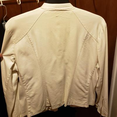 LOT 47: Women's Coats by Kate Spade, Vince Camuto, Calvin Klein, Apostrophe