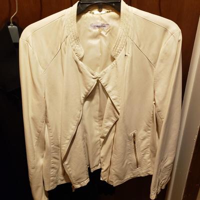 LOT 47: Women's Coats by Kate Spade, Vince Camuto, Calvin Klein, Apostrophe