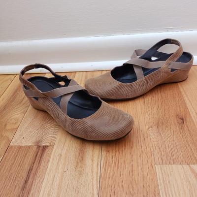 LOT 83: Vintage Giorgio Armani, Eddie Bauer, Stuart Weitzman Shoes & More-Size 8/8.5