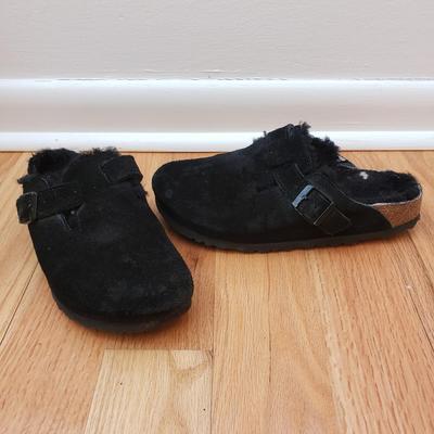 LOT 85: Birkenstock, Sperry, Ugg & More-Size 8/8.5