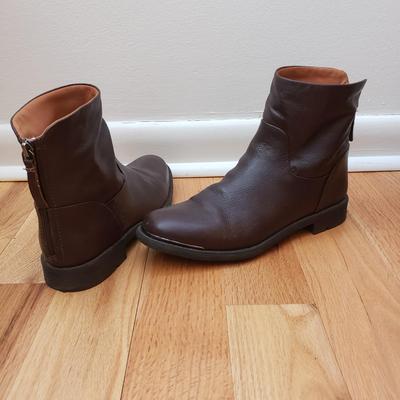 LOT 86: Ladies Boots in Different Styles-Size 8-9