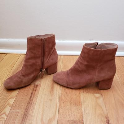 LOT 86: Ladies Boots in Different Styles-Size 8-9