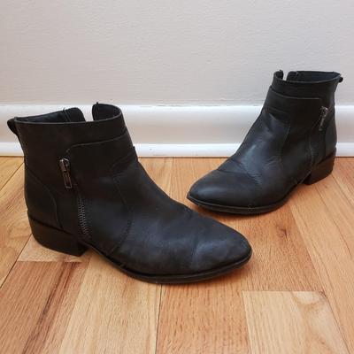 LOT 86: Ladies Boots in Different Styles-Size 8-9