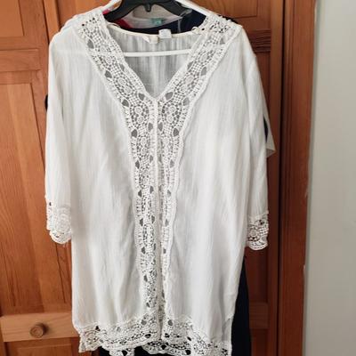 LOT 90: Summer Coverups, Rompers, Linen-Free People, Christian Siriano & More