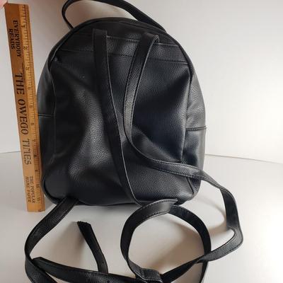 LOT 105: Kenneth Cole Mini Backpack with Wallet, Kyodan Belt Bag, Sondra Roberts Squared Makeup Bag