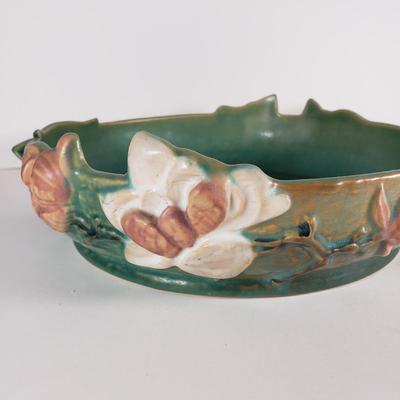 LOT 168: Roseville Pottery Magnolia Centerpiece Console Bowl