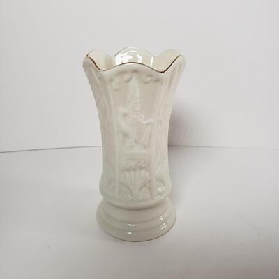 LOT 172: Irish Porcelain & Ceramics Collection-Belleek, Carrigcraft, I. Godinger & More
