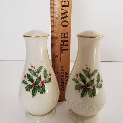 LOT 174: Lenox Holiday Dinnerware Service for 8 with Salt & Pepper, Creamer & Sugar & Extras