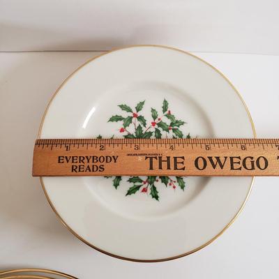 LOT 174: Lenox Holiday Dinnerware Service for 8 with Salt & Pepper, Creamer & Sugar & Extras