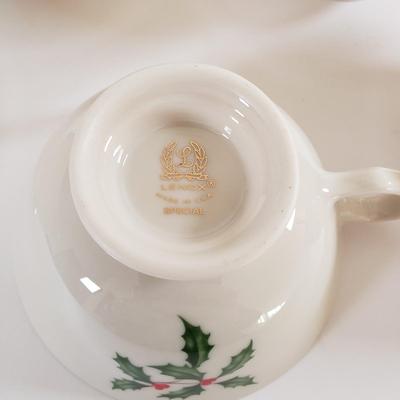 LOT 174: Lenox Holiday Dinnerware Service for 8 with Salt & Pepper, Creamer & Sugar & Extras