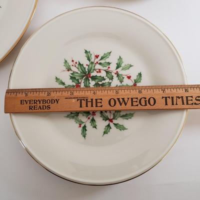 LOT 174: Lenox Holiday Dinnerware Service for 8 with Salt & Pepper, Creamer & Sugar & Extras