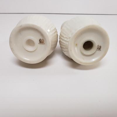 LOT 174: Lenox Holiday Dinnerware Service for 8 with Salt & Pepper, Creamer & Sugar & Extras