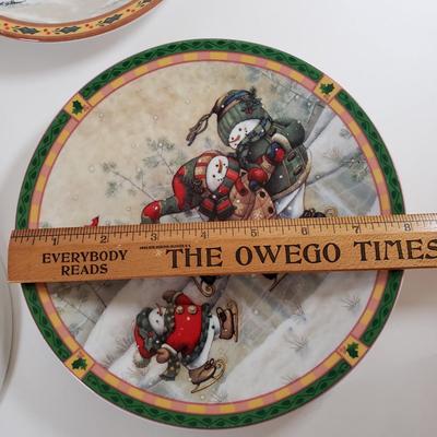 LOT 177: Vintage West Bend Penguin Server, Holiday Entertaining Books & Set of 16 Snowman Plates by Janet Stever