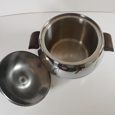 LOT 177: Vintage West Bend Penguin Server, Holiday Entertaining Books & Set of 16 Snowman Plates by Janet Stever