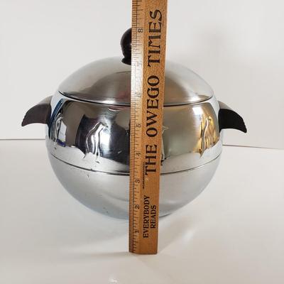 LOT 177: Vintage West Bend Penguin Server, Holiday Entertaining Books & Set of 16 Snowman Plates by Janet Stever