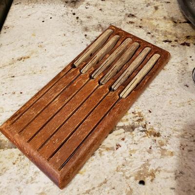 LOT 178: Kitchen Gadgets, Mixing Bowl, Strainers, Knife Set & More