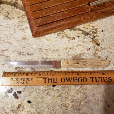 LOT 178: Kitchen Gadgets, Mixing Bowl, Strainers, Knife Set & More