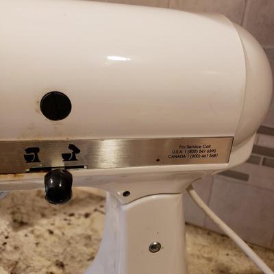 LOT 180: KitchenAid Classic Series Tilt Head Stand Mixer