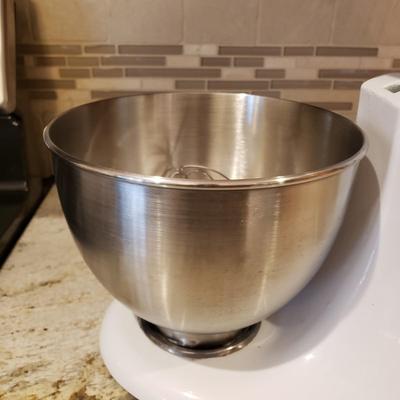 LOT 180: KitchenAid Classic Series Tilt Head Stand Mixer