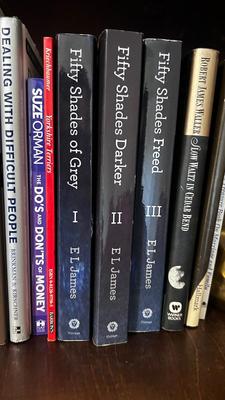 NATIVE AMERICAN THEMED BRASS BOOKENDS AND A VARIETY OF BOOKS