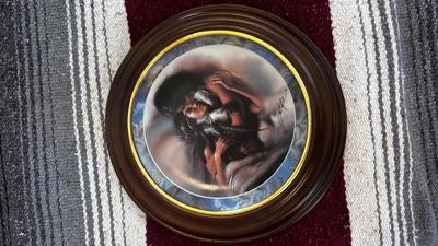 WOVEN BLANKET AND COLLECTIBLE PLATE “THE LOVERS” BY LEE BOGLE