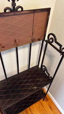 SNAZZY FOLDING METAL SHELF