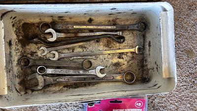 VTG STEEL TOOL BOX, A VARIETY OF END WRENCHES NEW ELECTRIC SCREWDRIVER